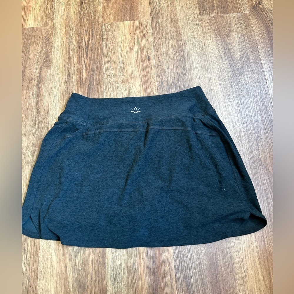Beyond Yoga Spacedye Movement Skirt dark grey women’s size Medium - Picture 2 of 5